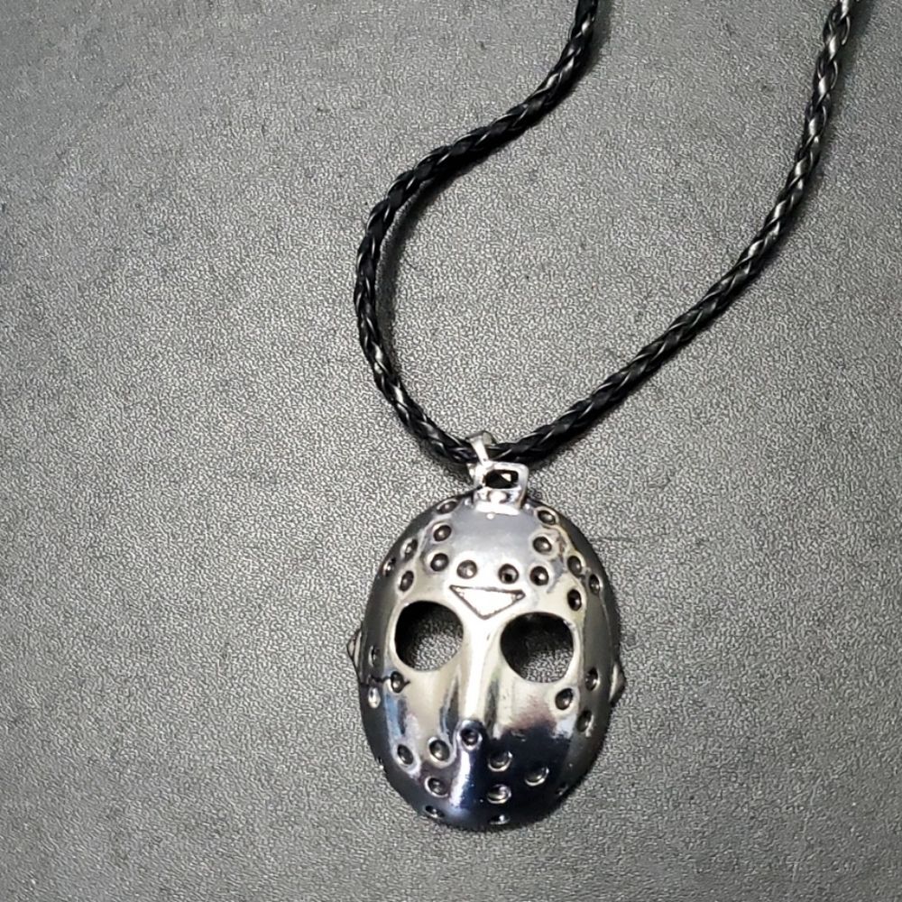 Friday the 13th hockey mask pendant necklace 20-21"